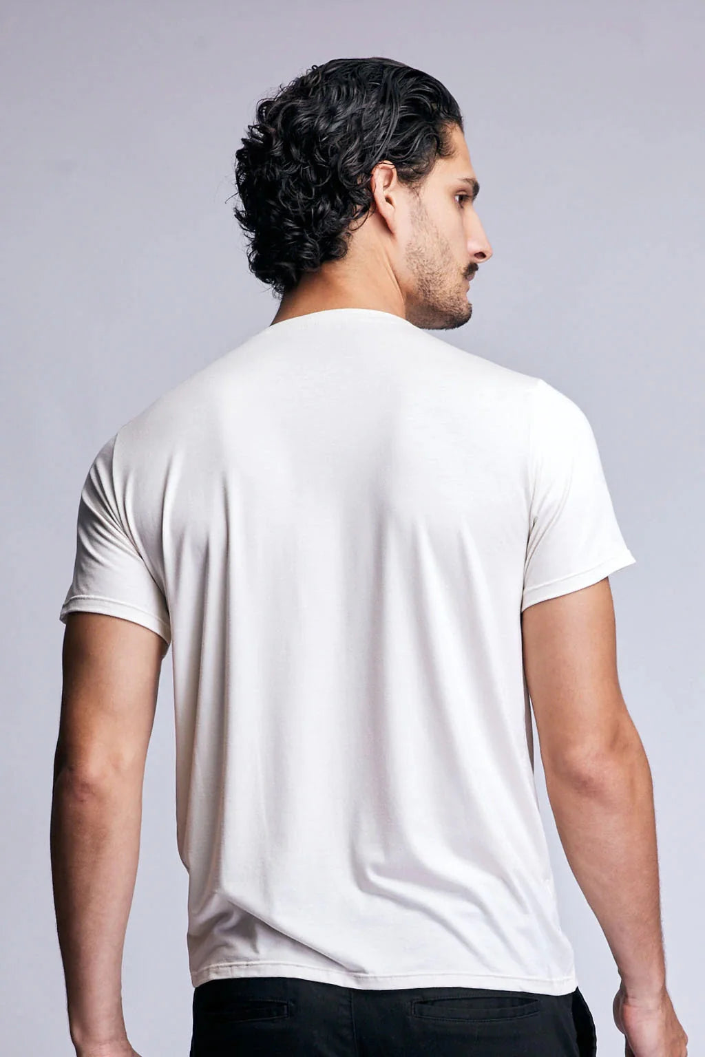 Off-white · Vista de costas