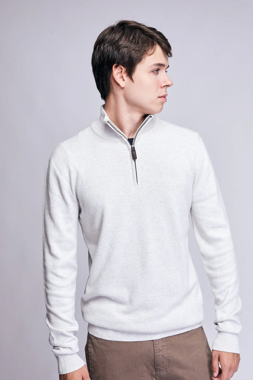 Off-white · Vista de frente